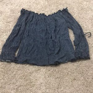 American Eagle Off the Shoulder Top!!